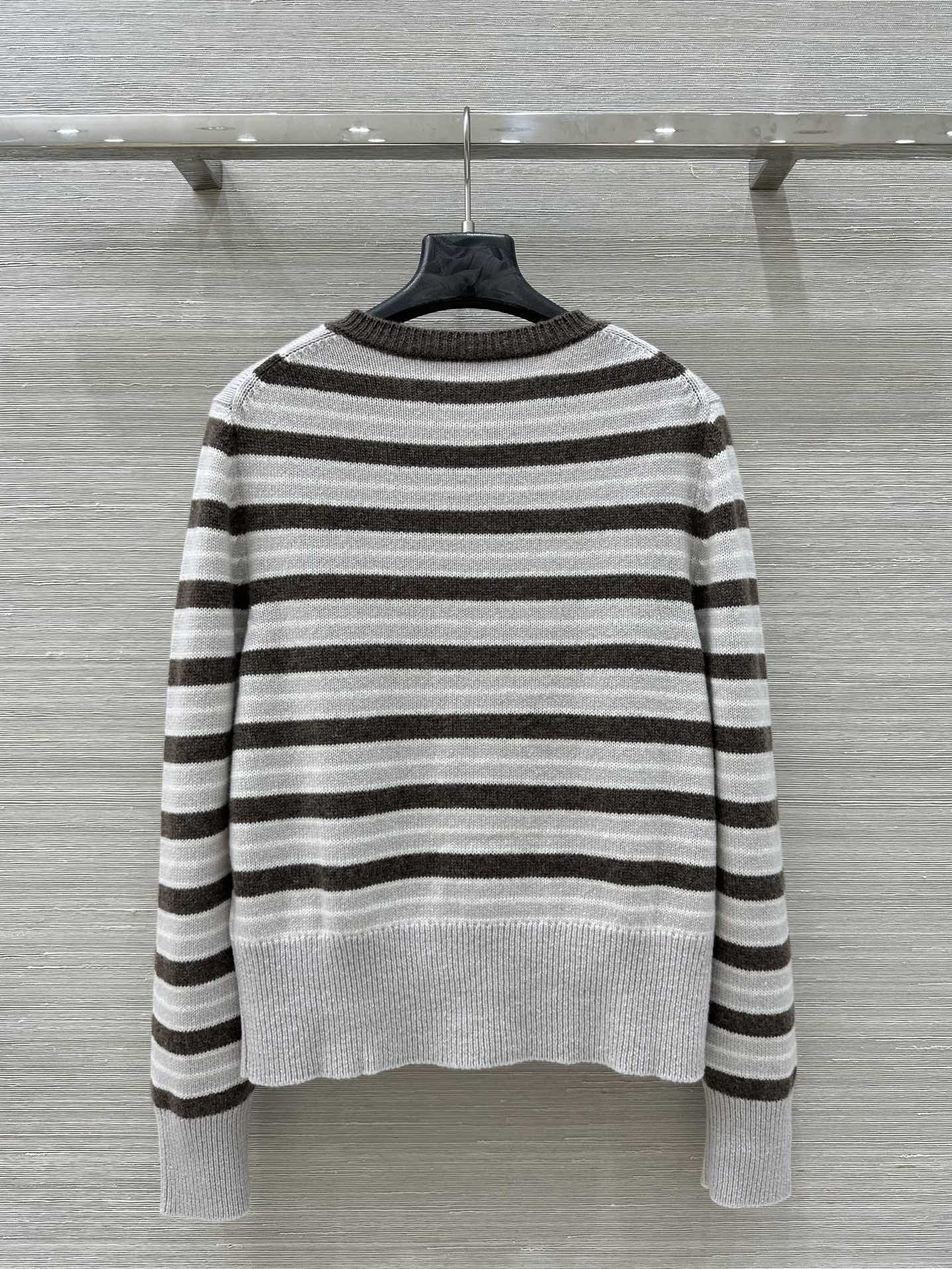 Elegant and Versatile P804 Female Sweater with High-Quality Knitting – Product Description and Features - 图片 9