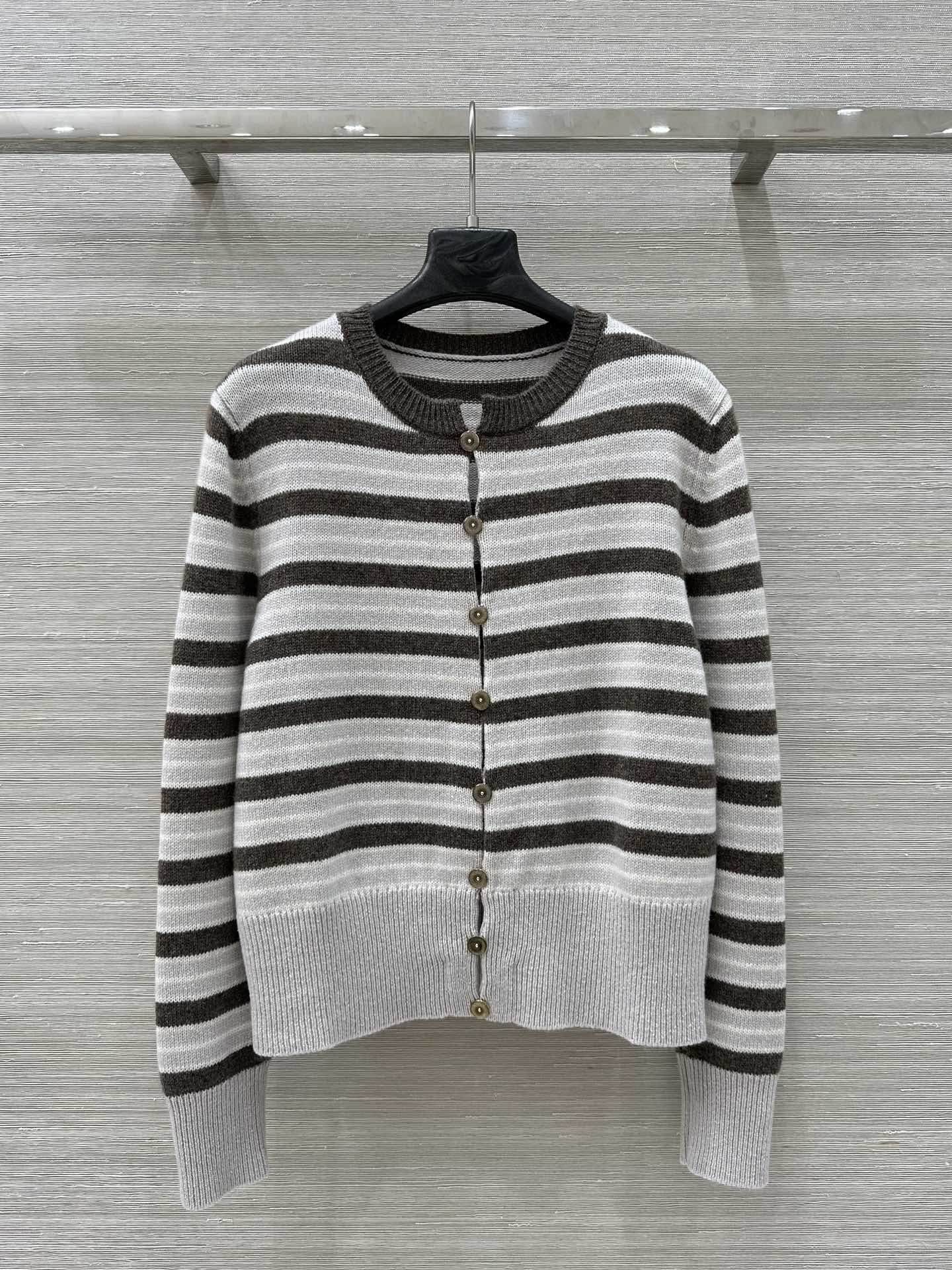 Elegant and Versatile P804 Female Sweater with High-Quality Knitting – Product Description and Features - 图片 1