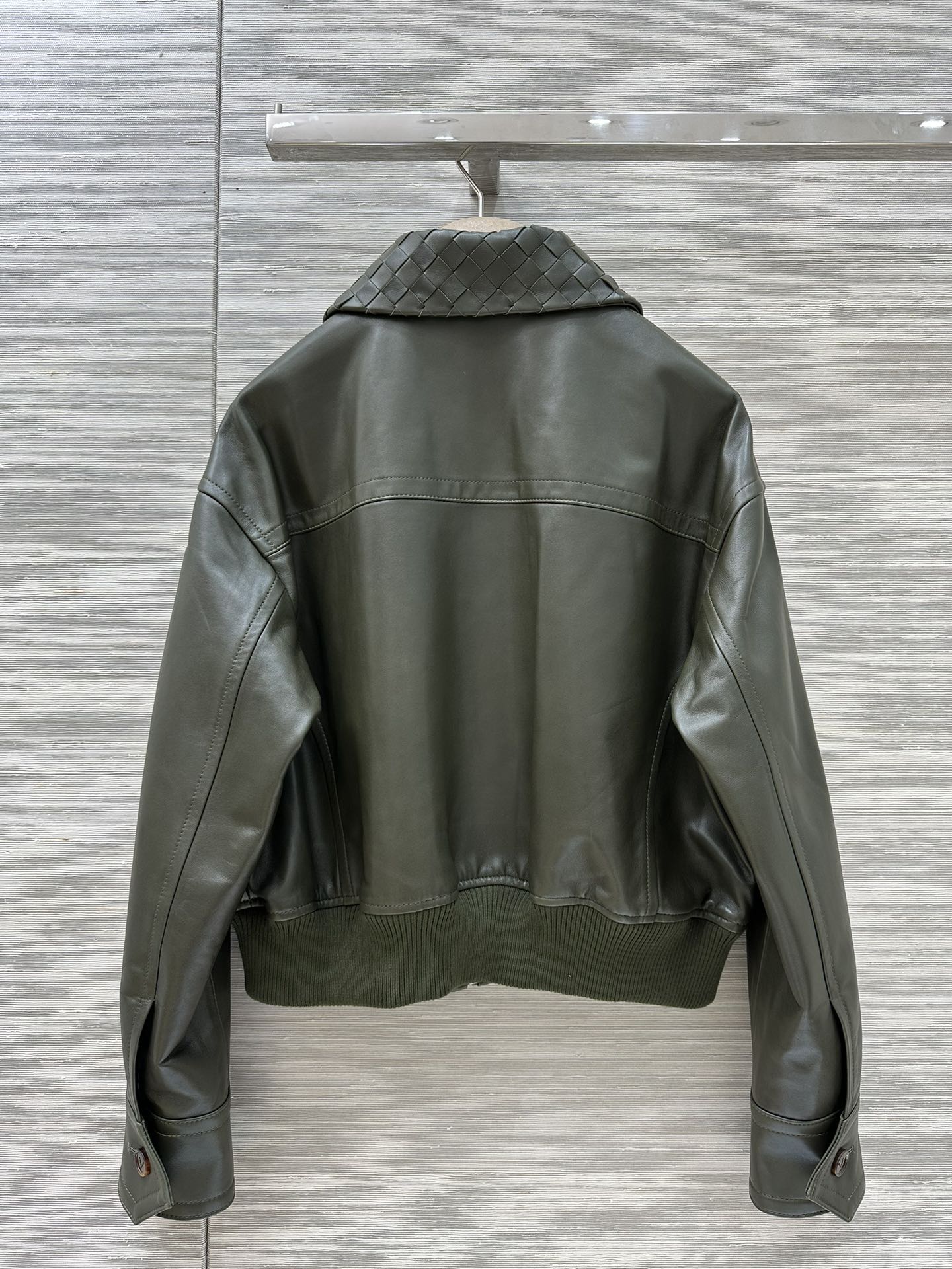 P2472 Dust-Proof Bag Collar Jacket: Retro-American Classic Design for Men and Women with High-End Quality - 图片 8