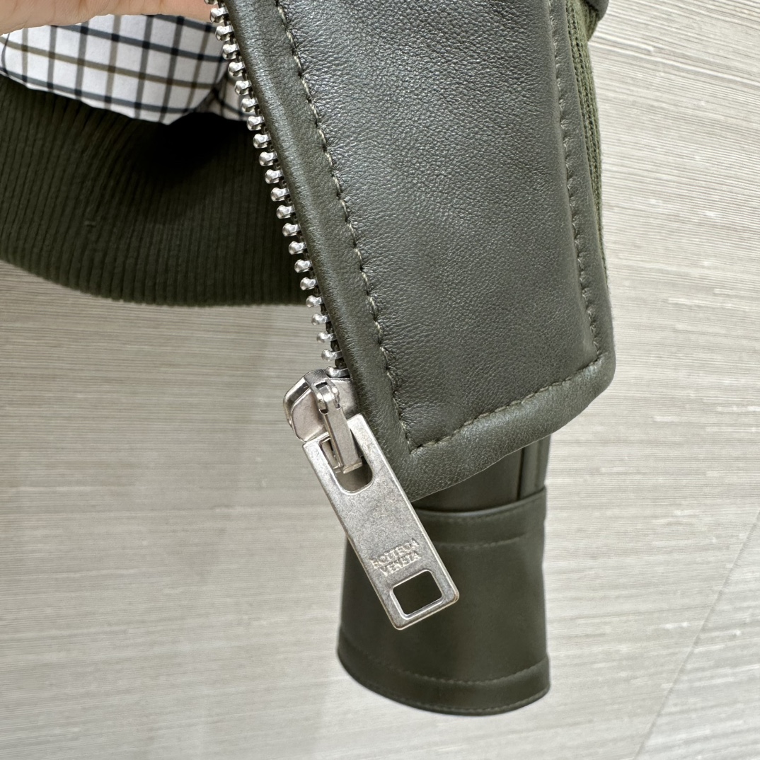 P2472 Dust-Proof Bag Collar Jacket: Retro-American Classic Design for Men and Women with High-End Quality - 图片 7