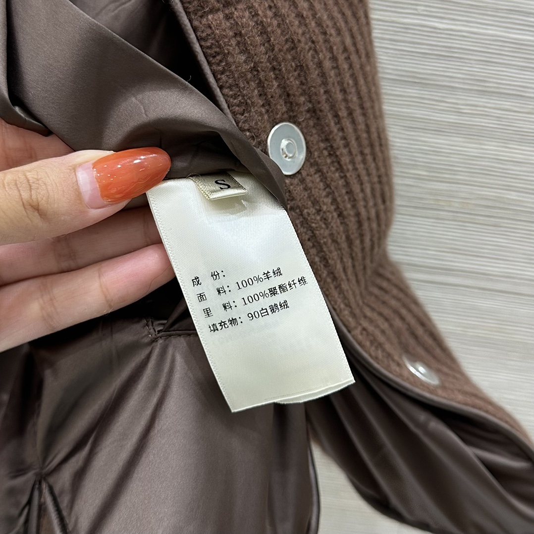“Velvet Vest: One-Size-Fits-All Design with Goatee’s Soft Hands, Classic H-Style, and Elegant Details” - 图片 8