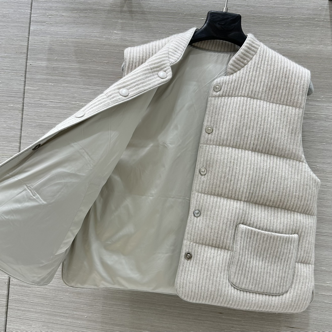 “Velvet Vests: One-Size-Fits-All Design, Classic H-Style, 100% Velvet, Soft and Delicate, Elegant Details” - 图片 7