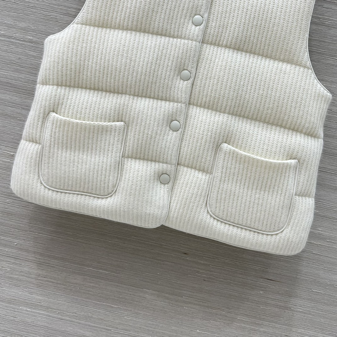 P1272 Velvet Vest: Classic H-Style Design, Old Money Elegance, 100% Velvet, Soft and Delicate Hands - 图片 5