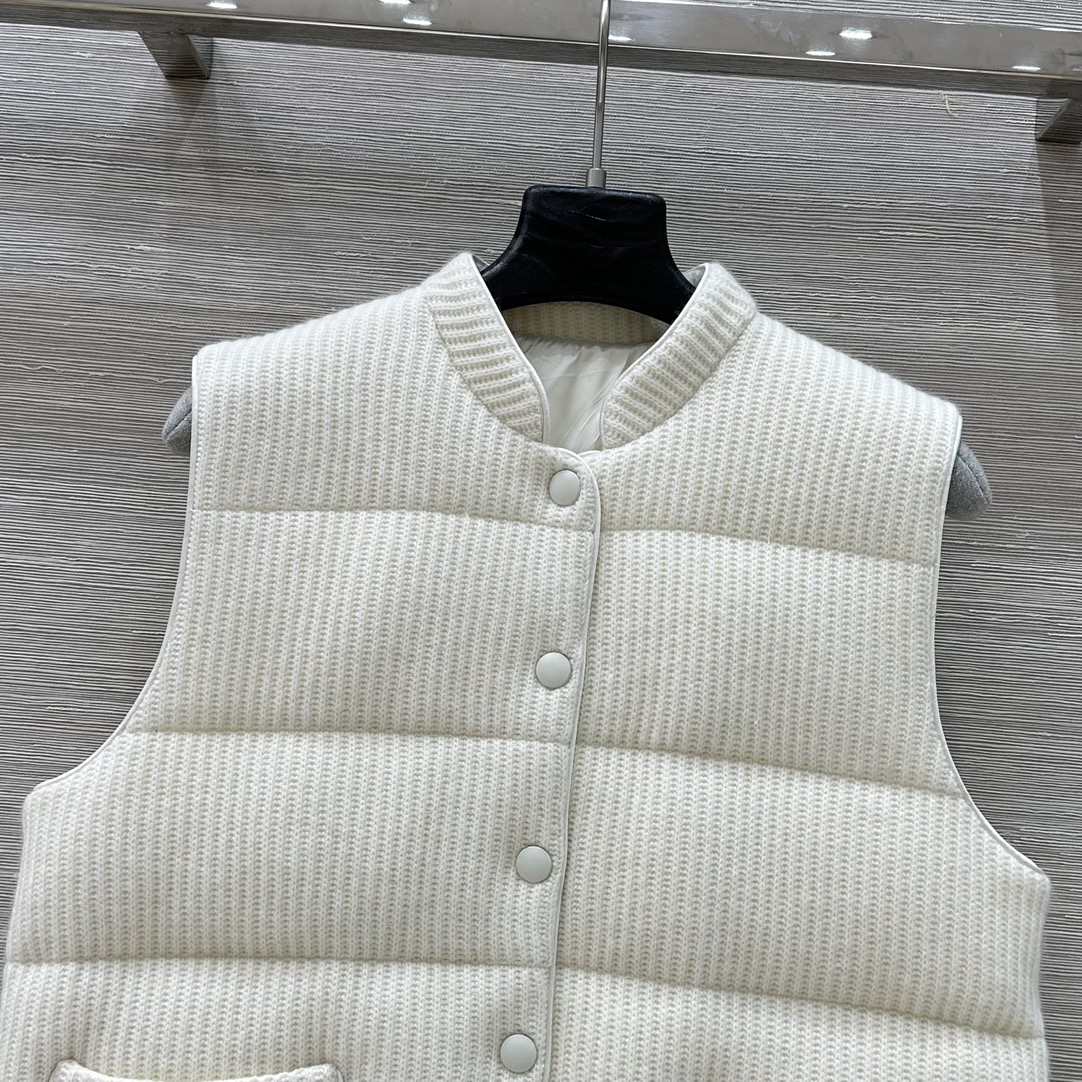 P1272 Velvet Vest: Classic H-Style Design, Old Money Elegance, 100% Velvet, Soft and Delicate Hands - 图片 2