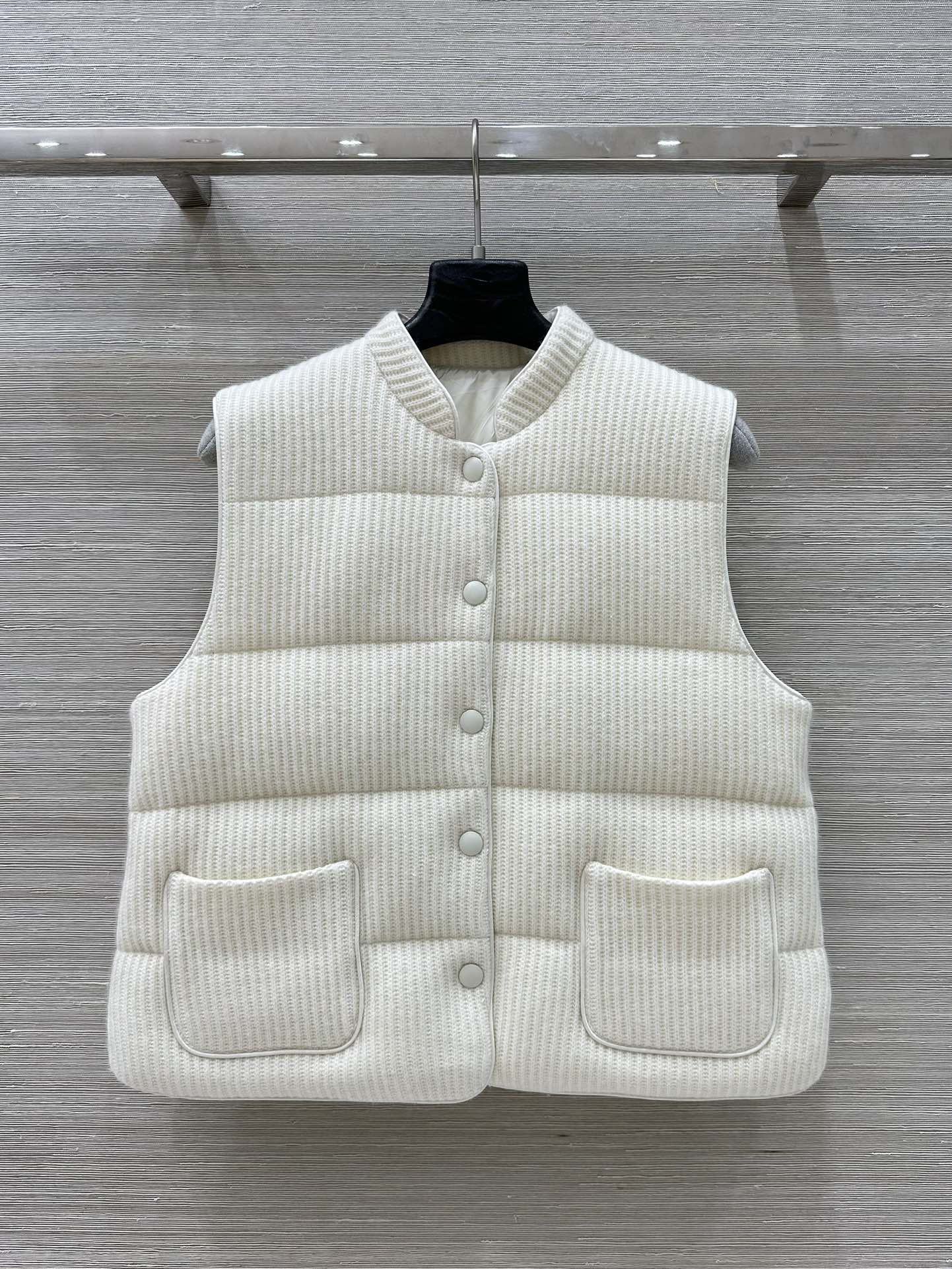 P1272 Velvet Vest: Classic H-Style Design, Old Money Elegance, 100% Velvet, Soft and Delicate Hands - 图片 1