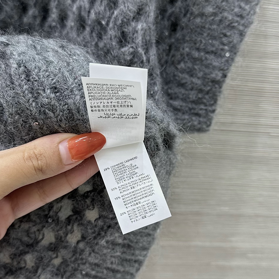 Luxurious Italian and Swiss Women’s Suit Collection for Fall/Winter Season – High-End Monolithic Quality and Elegance! - 图片 7