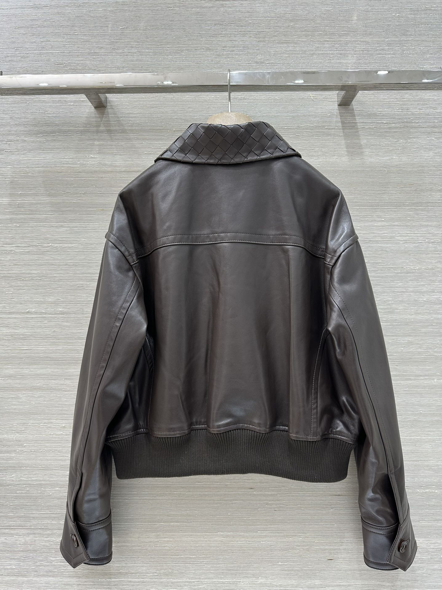 “High-End Unisex Retro-American Classic Collar Jacket with Customized Design – P2472” - 图片 8