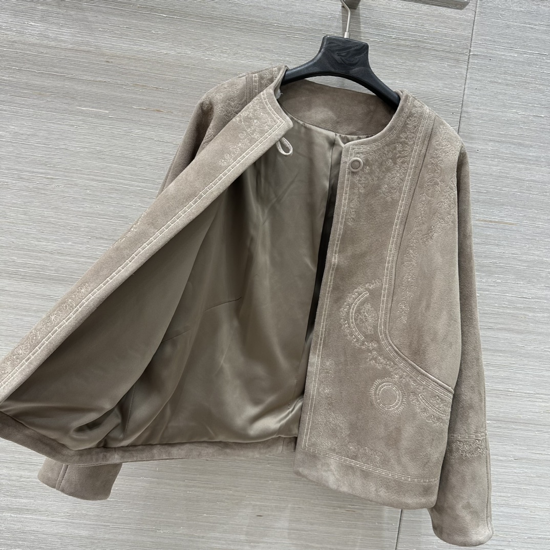 “Superstar Straws: 25-Year-Old Female Outfit with Velvet Embroidery and Dust-Proof Bag” - 图片 7