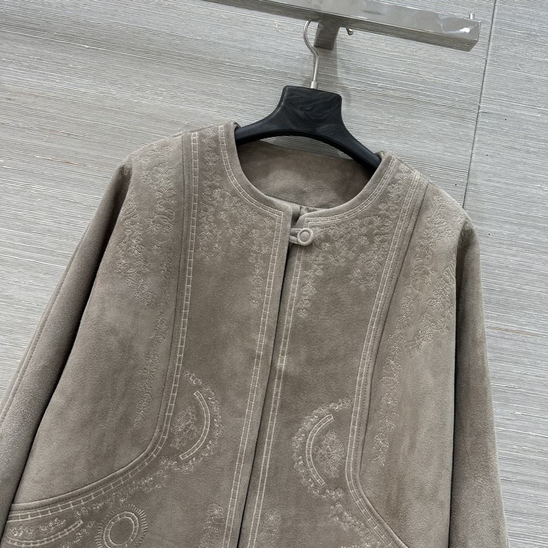 “Superstar Straws: 25-Year-Old Female Outfit with Velvet Embroidery and Dust-Proof Bag” - 图片 2