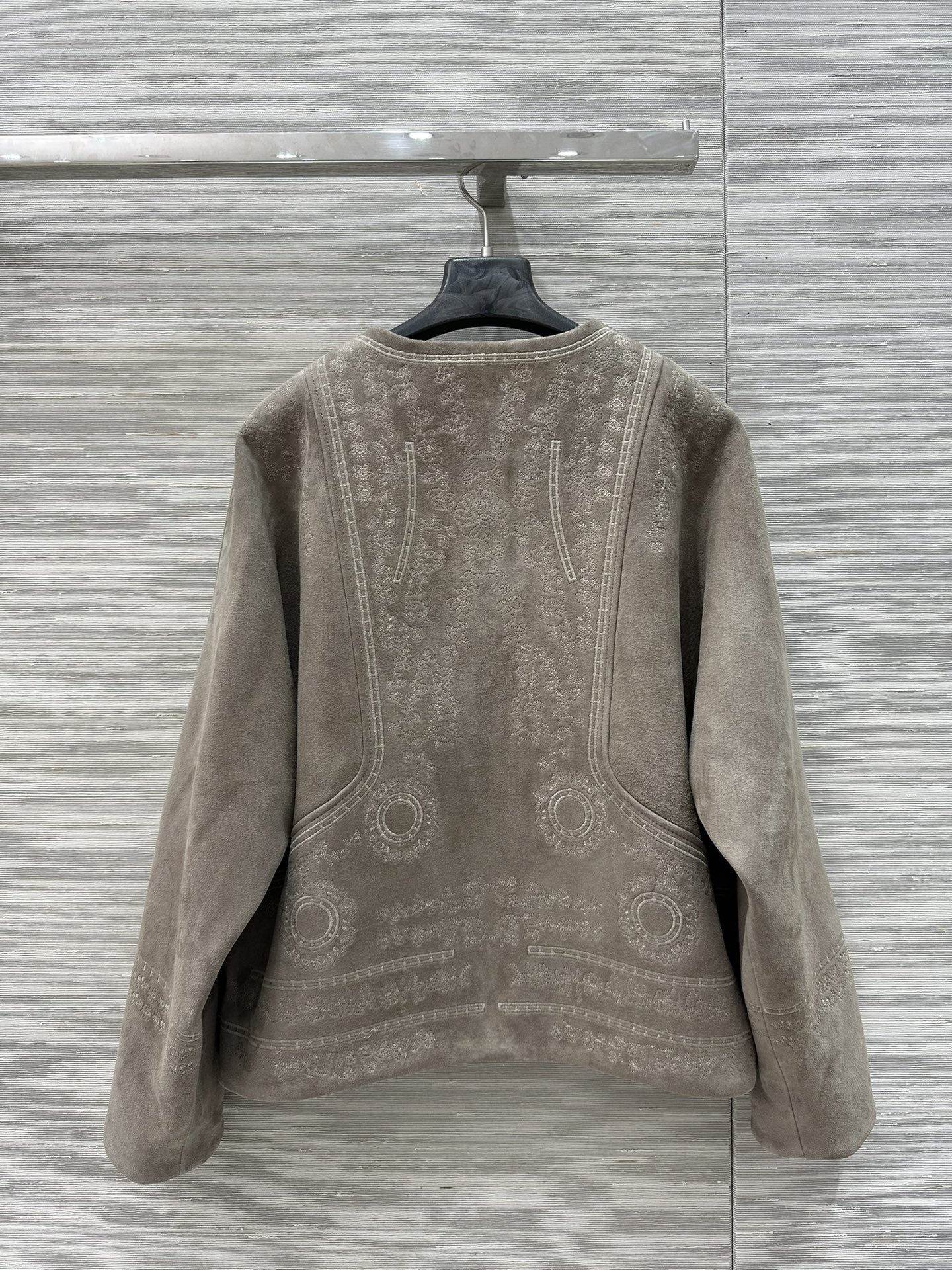 “Superstar Straws: 25-Year-Old Female Outfit with Velvet Embroidery and Dust-Proof Bag” - 图片 8