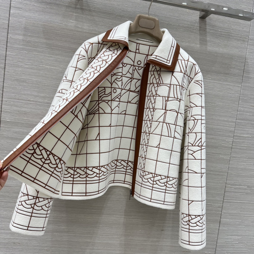 Exclusive Double-Faced Wool Coat with Embroidered Car Pull Chain: Superstar Straws Collection - 图片 8