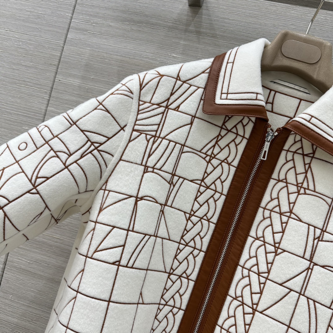 Exclusive Double-Faced Wool Coat with Embroidered Car Pull Chain: Superstar Straws Collection - 图片 3