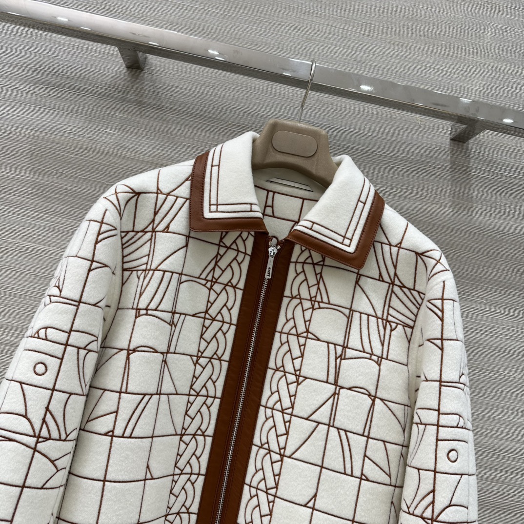 Exclusive Double-Faced Wool Coat with Embroidered Car Pull Chain: Superstar Straws Collection - 图片 2