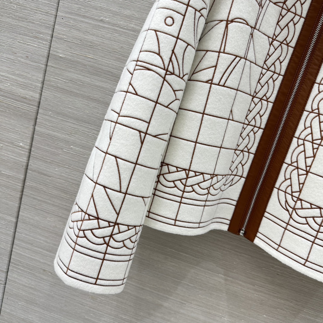 Exclusive Double-Faced Wool Coat with Embroidered Car Pull Chain: Superstar Straws Collection - 图片 6