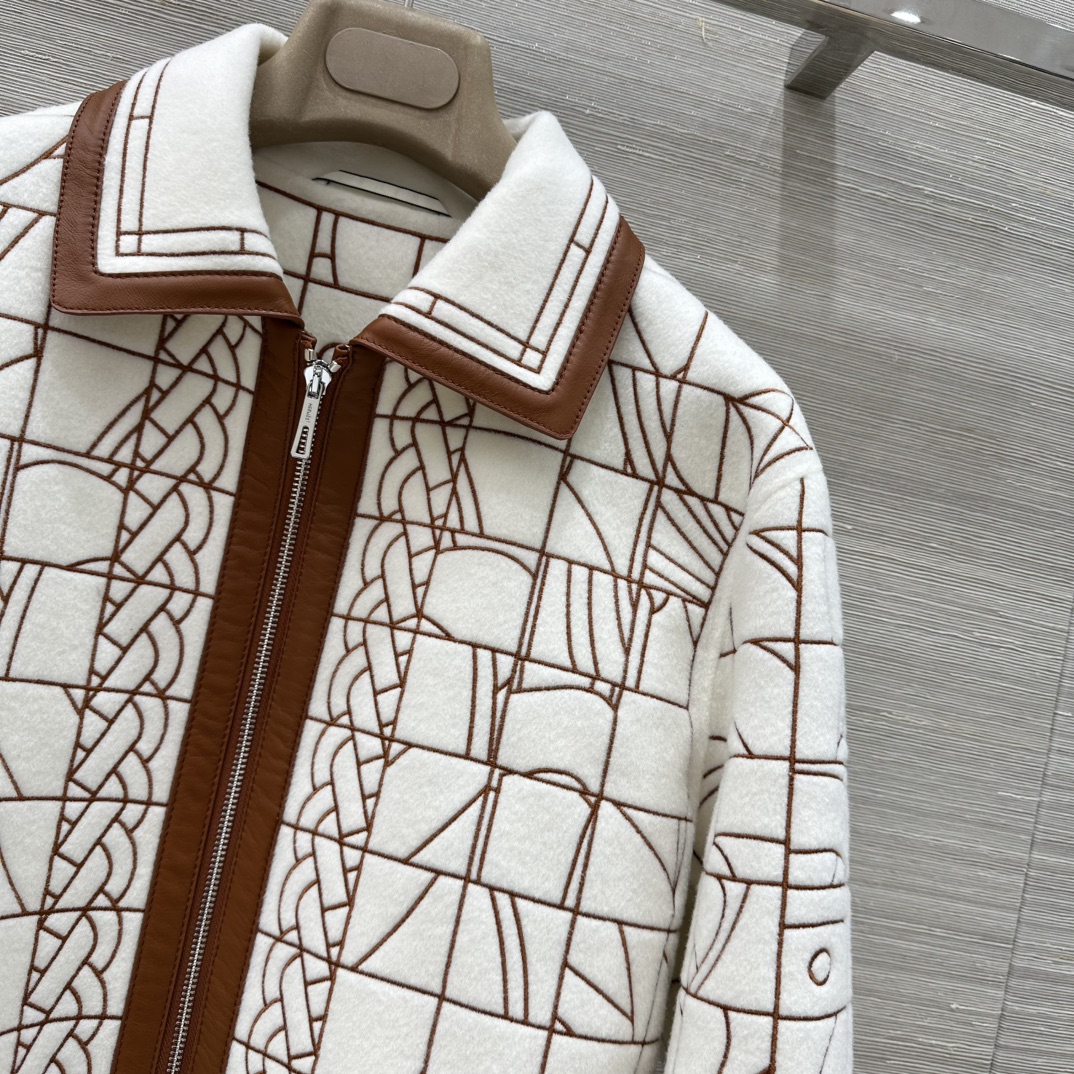 Exclusive Double-Faced Wool Coat with Embroidered Car Pull Chain: Superstar Straws Collection - 图片 4