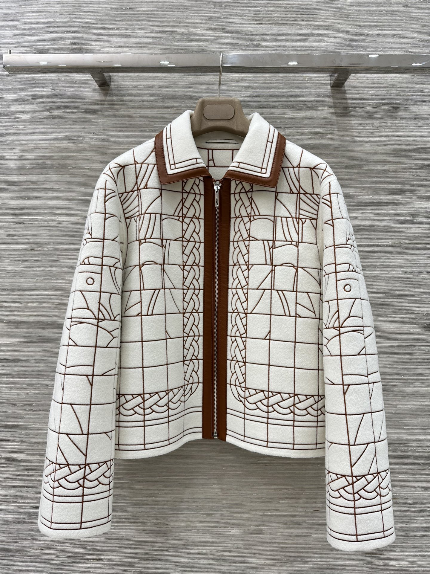 Exclusive Double-Faced Wool Coat with Embroidered Car Pull Chain: Superstar Straws Collection - 图片 1