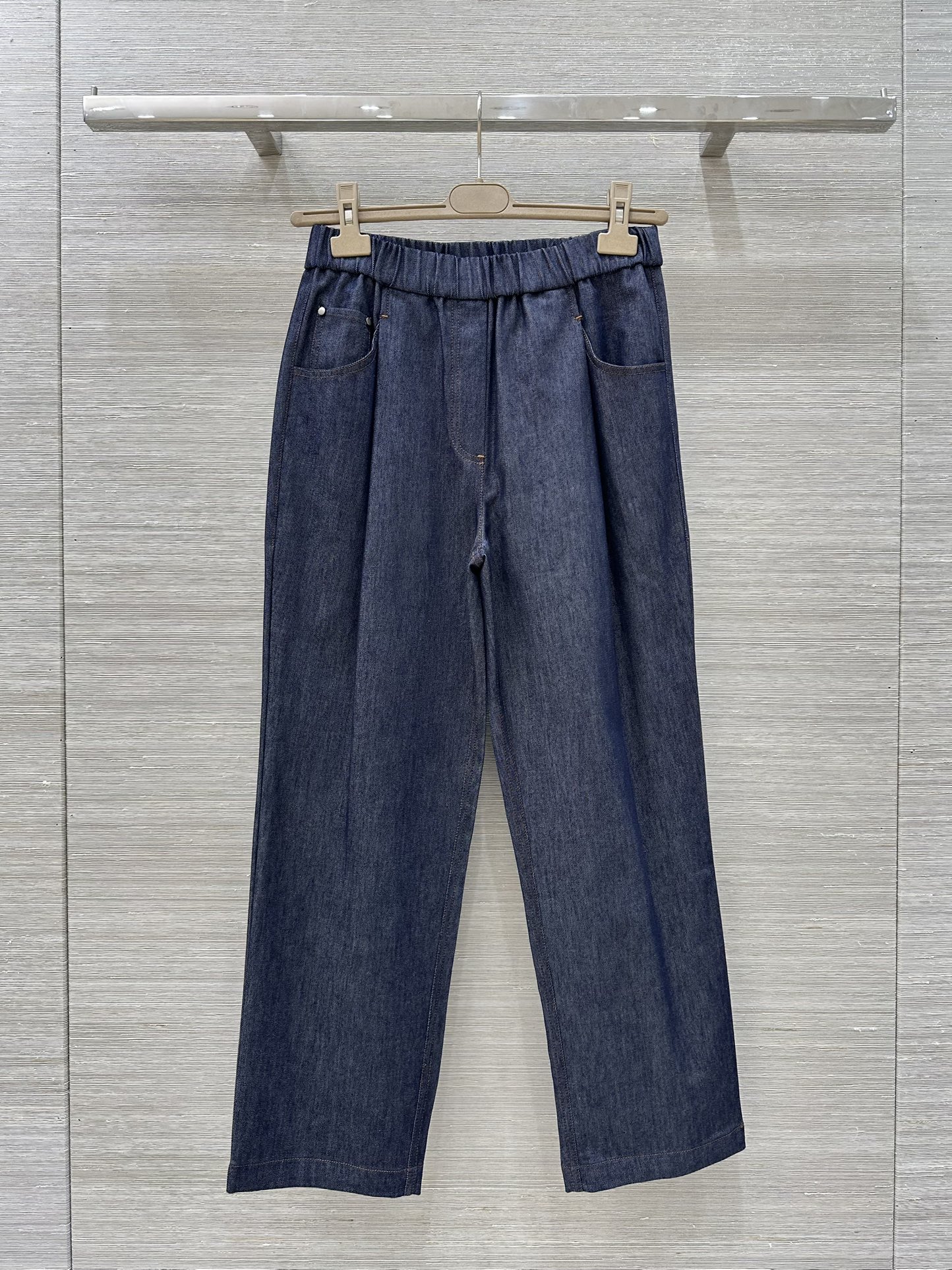 P708 High-End Women’s Blue Jeans: Classic Chain Embroidery, Luxurious Design, Cozy Fit, Quality Hardware Accessories