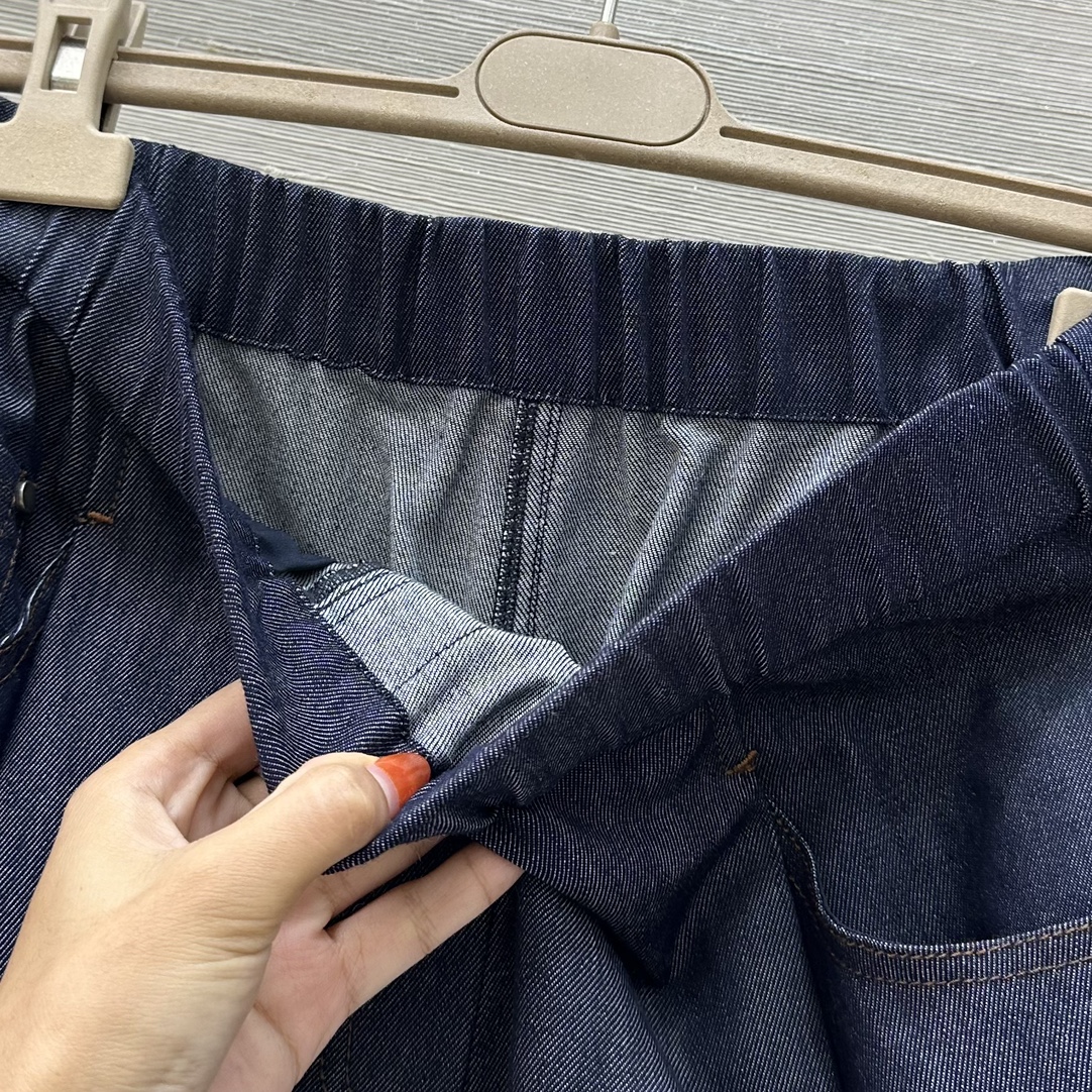 P708 High-End Women’s Blue Jeans: Classic Chain Embroidery, Luxurious Design, Cozy Fit, Quality Hardware Accessories - 图片 4