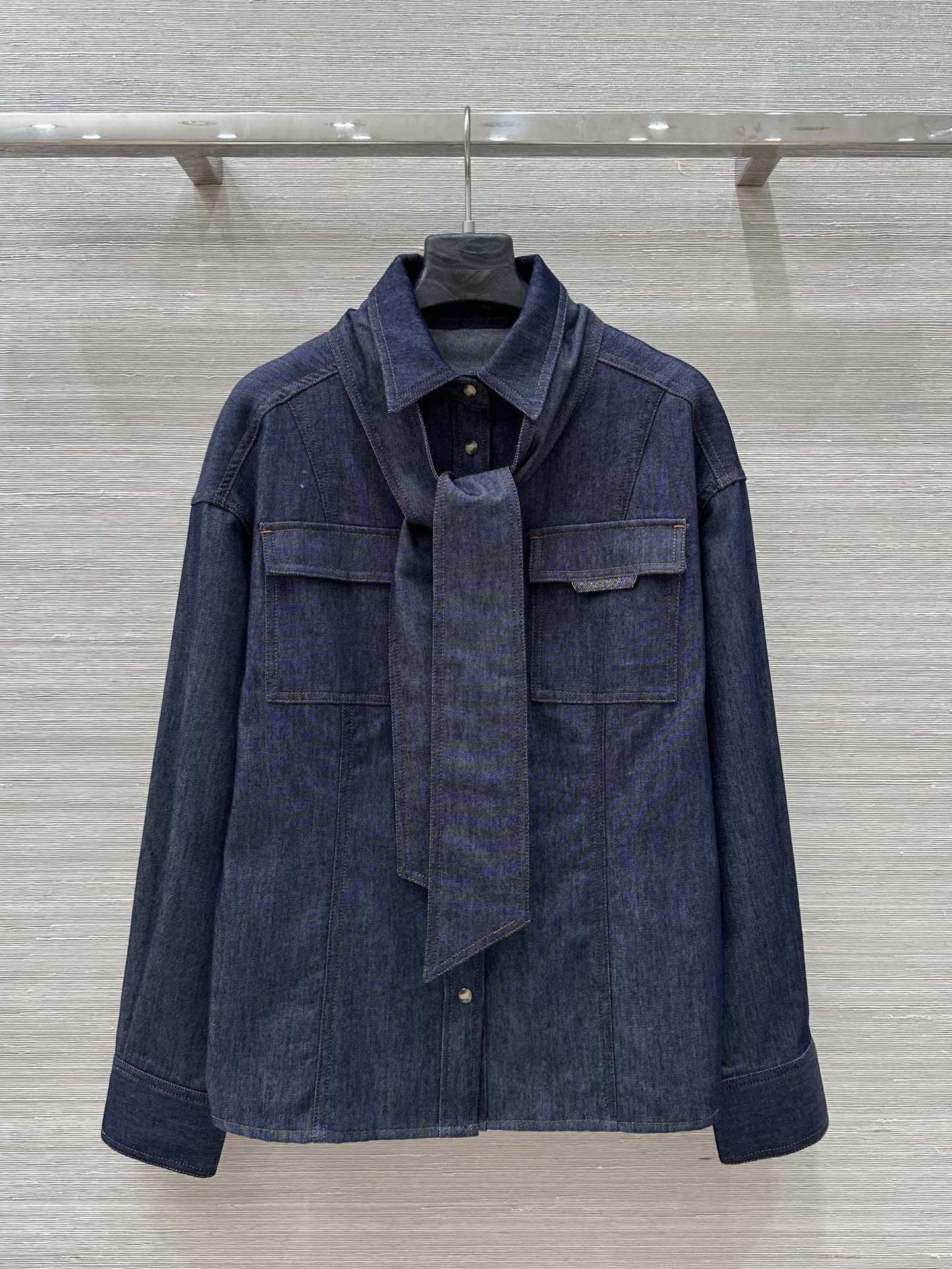 “High-End French Elegance: Custom Cocoon-Styled Women’s Clothing with Broad-Legged Pants”