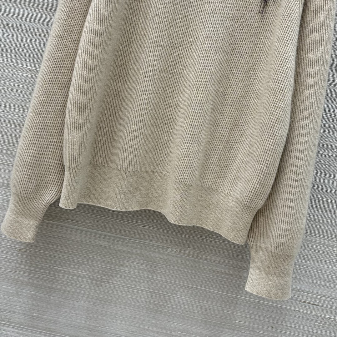 Elegant Copper Chain Decorated Wool Dress with Loose-Shouldered Style – Classic and Luxurious Fashion Choice - 图片 5