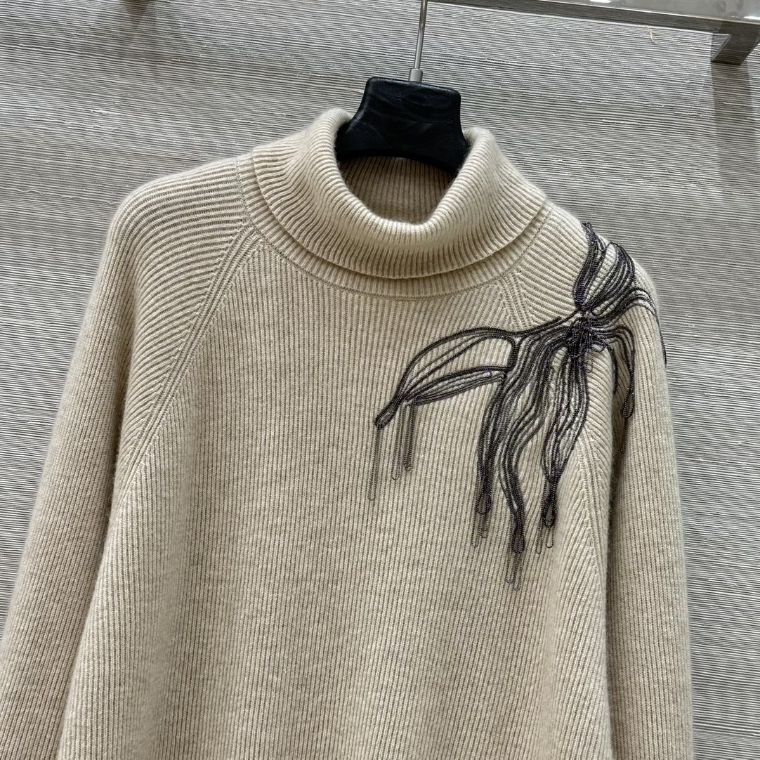 Elegant Copper Chain Decorated Wool Dress with Loose-Shouldered Style – Classic and Luxurious Fashion Choice - 图片 3