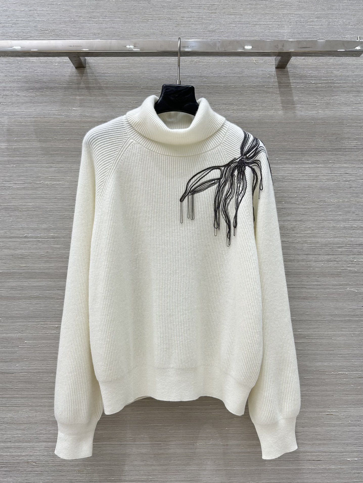 “Women’s Wool Dress with Wrapper: Elegant, Cozy, and Luxurious Style in Classic Loose-Shouldered Design” - 图片 2