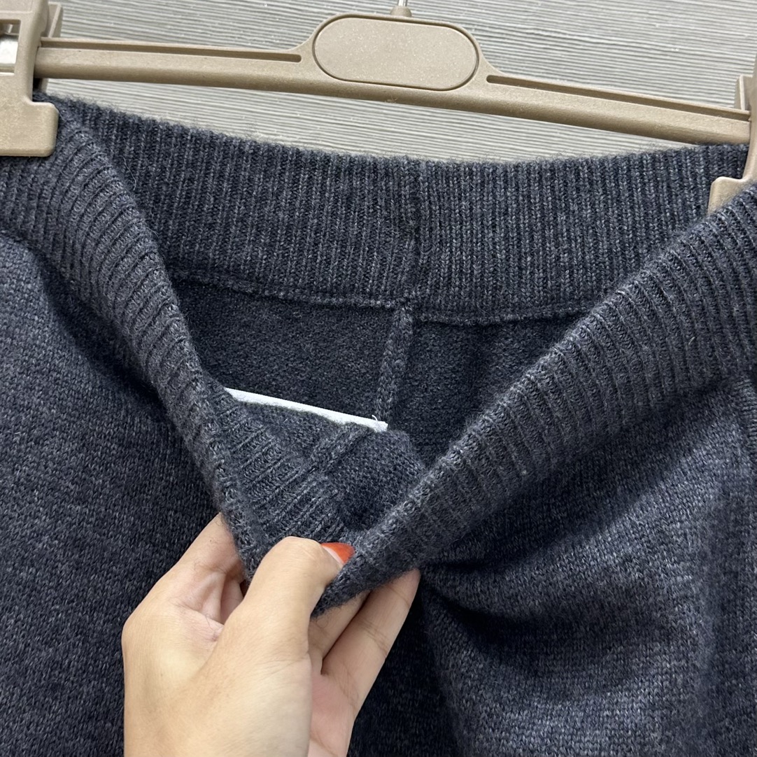 “Women’s One-Size-Fits-All Suit with Exclusive Packaging: Stylish, Elegant, and Luxurious” - 图片 4