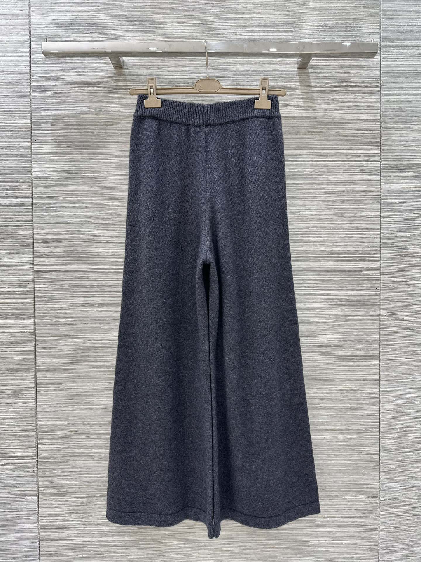 “Women’s One-Size-Fits-All Suit with Exclusive Packaging: Stylish, Elegant, and Luxurious” - 图片 8