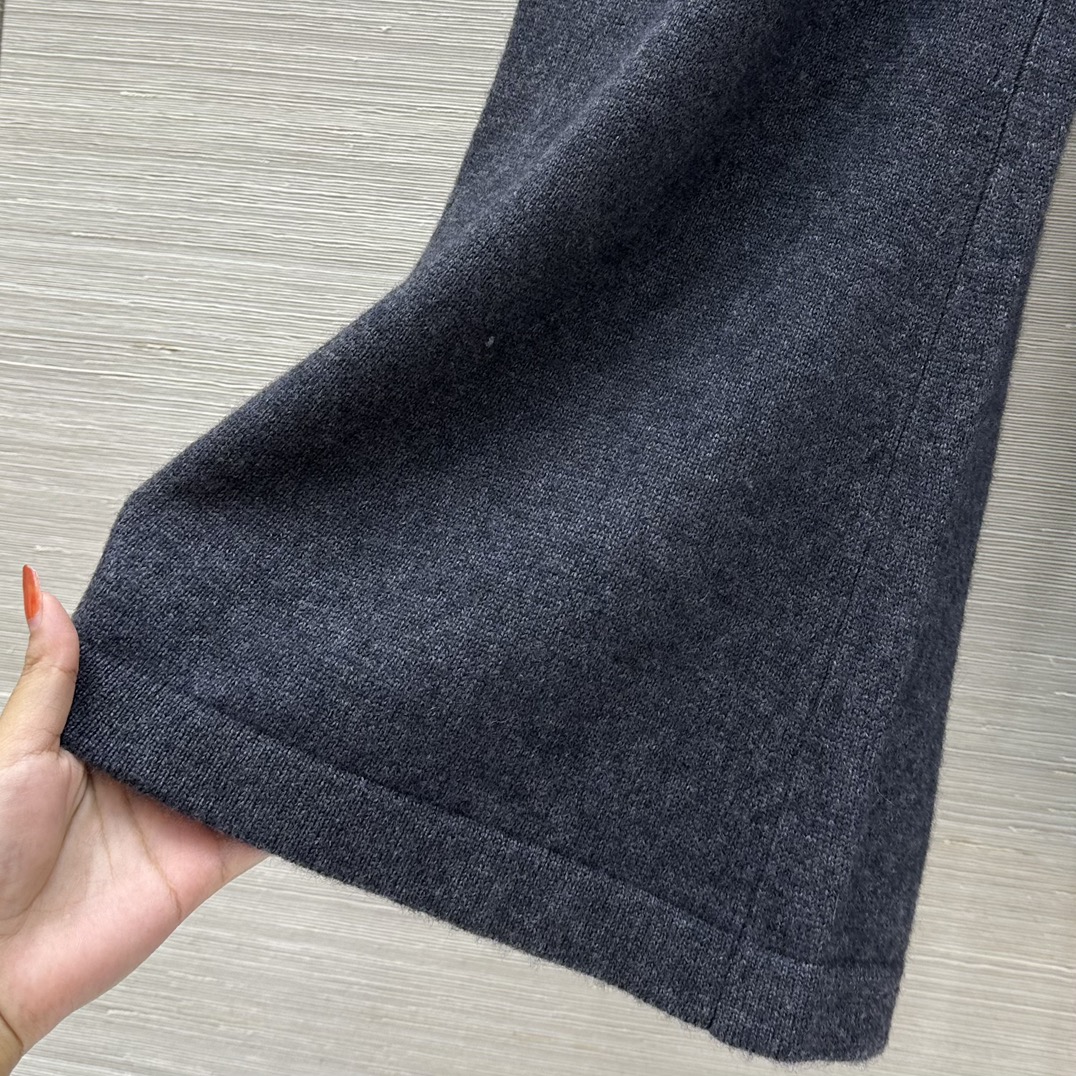 “Women’s One-Size-Fits-All Suit with Exclusive Packaging: Stylish, Elegant, and Luxurious” - 图片 7