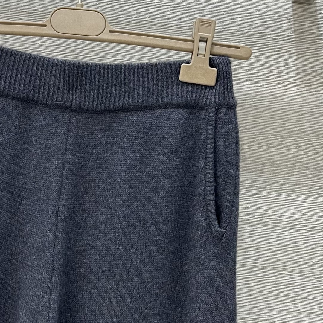 “Women’s One-Size-Fits-All Suit with Exclusive Packaging: Stylish, Elegant, and Luxurious” - 图片 3