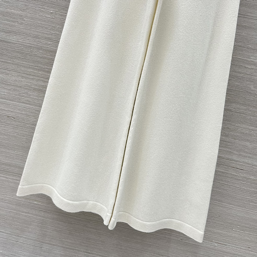 Elegant One-Size-Fits-All Female Suit with Soft Wool and Copper Chain Decoration – P1068 Description - 图片 6