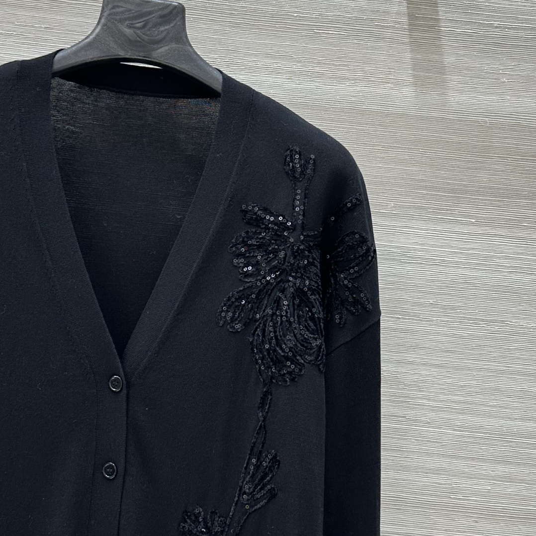 “Vintage Silk Dress: Stylish One-Size-Fits-All Design for 25 Autumn Winters” - 图片 4