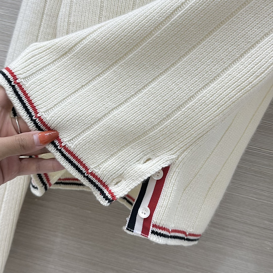 “British Style Wool Blend Sweater: Classic Round-Collar H-Style for High-End Single Women” - 图片 7