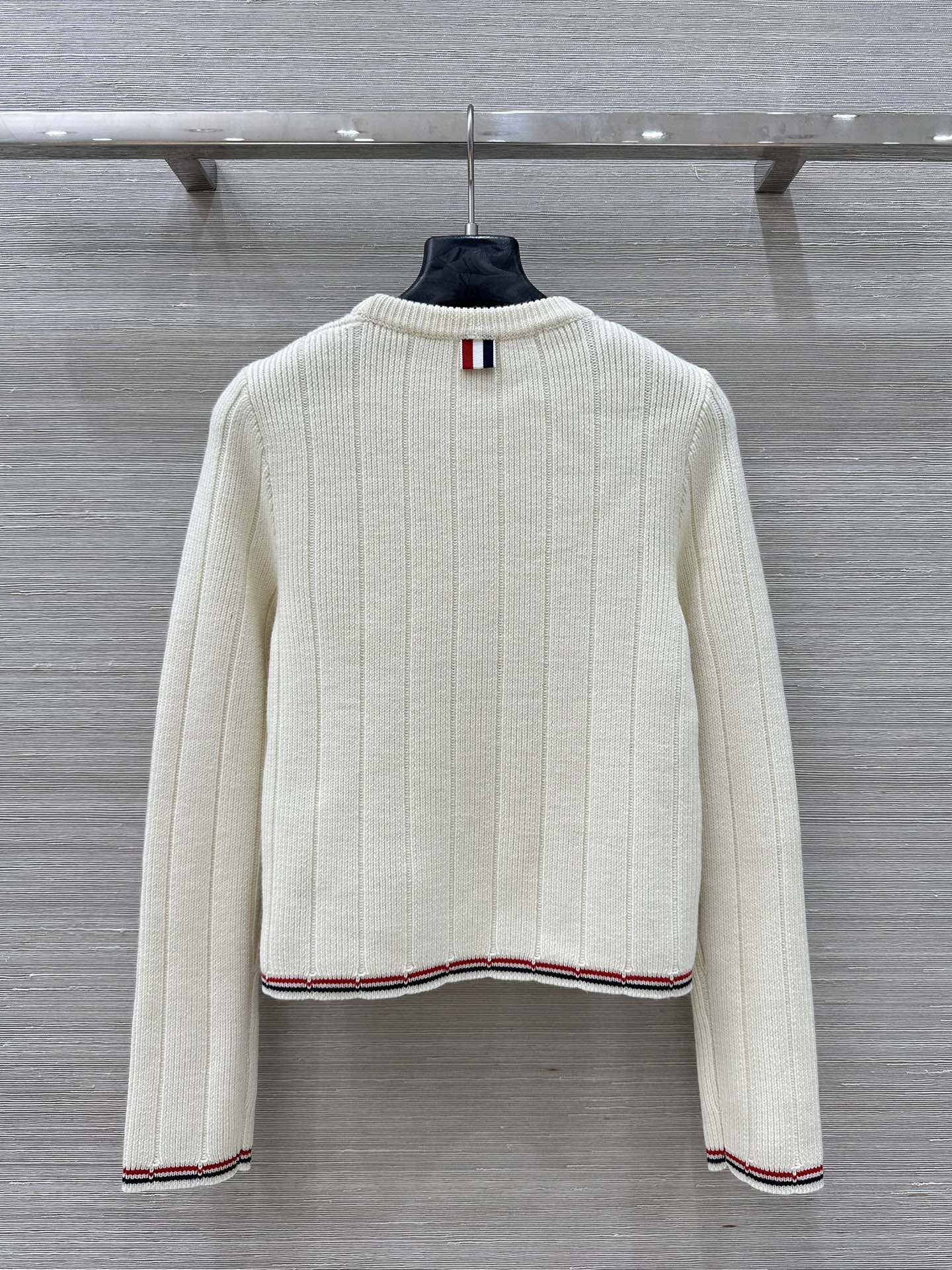 “British Style Wool Blend Sweater: Classic Round-Collar H-Style for High-End Single Women” - 图片 9