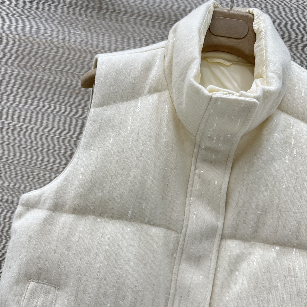 Title: P1464 Velvet Vest with Diamond Yarn Embroidery Fall Winter Collection Summary: High-quality velvet vest with intricate diamond yarn embroidery, soft and cozy, suitable for elegant styling. - 图片 3