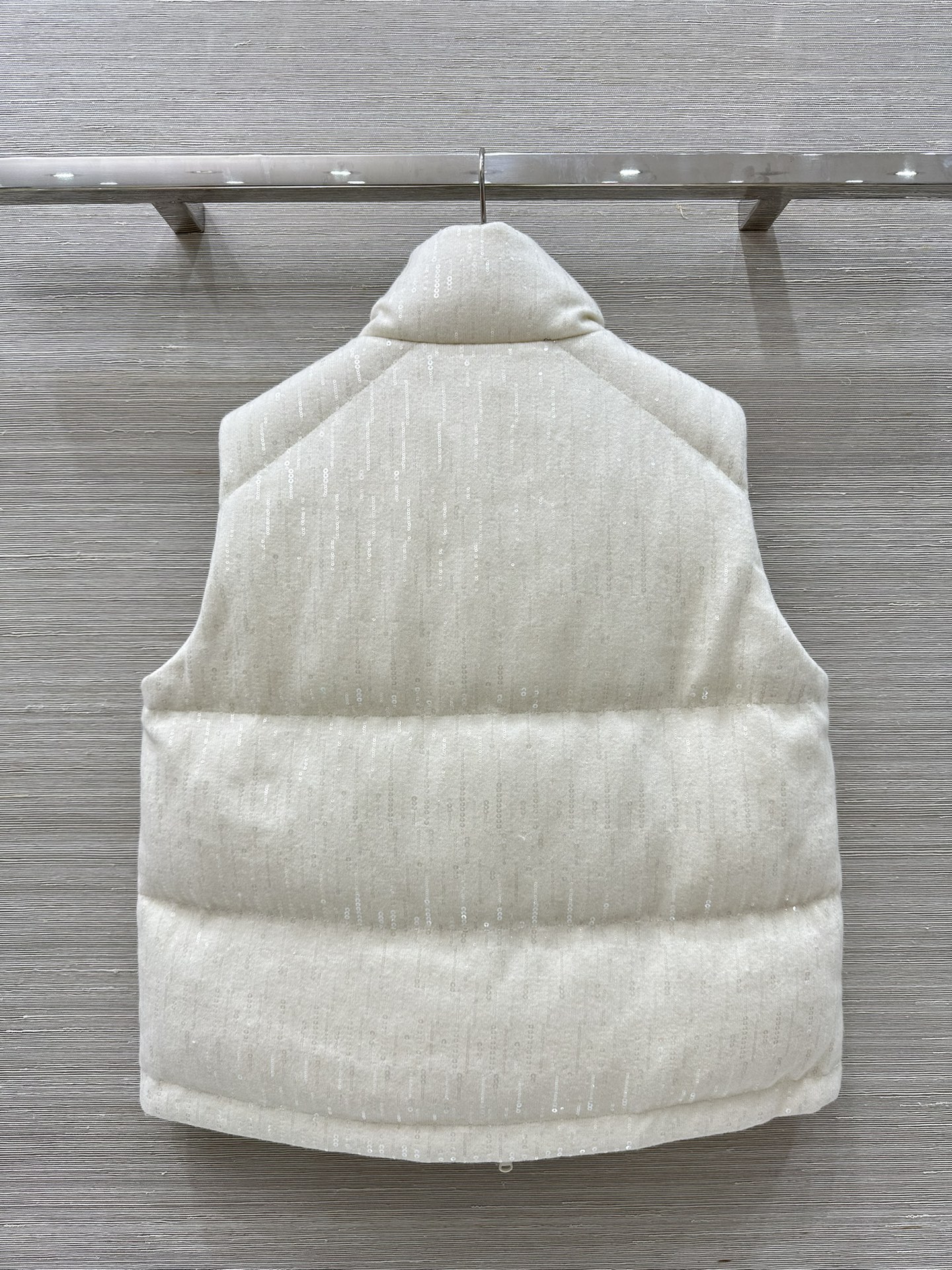 Title: P1464 Velvet Vest with Diamond Yarn Embroidery Fall Winter Collection Summary: High-quality velvet vest with intricate diamond yarn embroidery, soft and cozy, suitable for elegant styling. - 图片 9