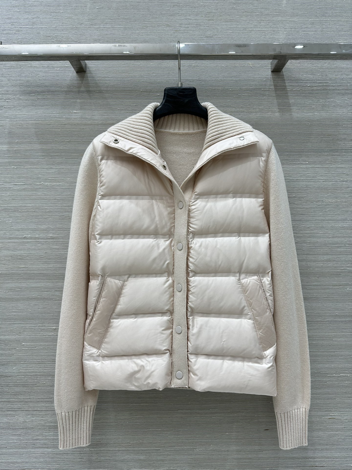 “Velvet Jacket: High-Quality Wool Cutter with Elegant Design in Three Colors”