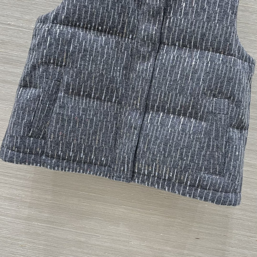 Luxurious Fall/Winter Collection: Velvet Vests with Diamond Yarn Embroidery - 图片 4