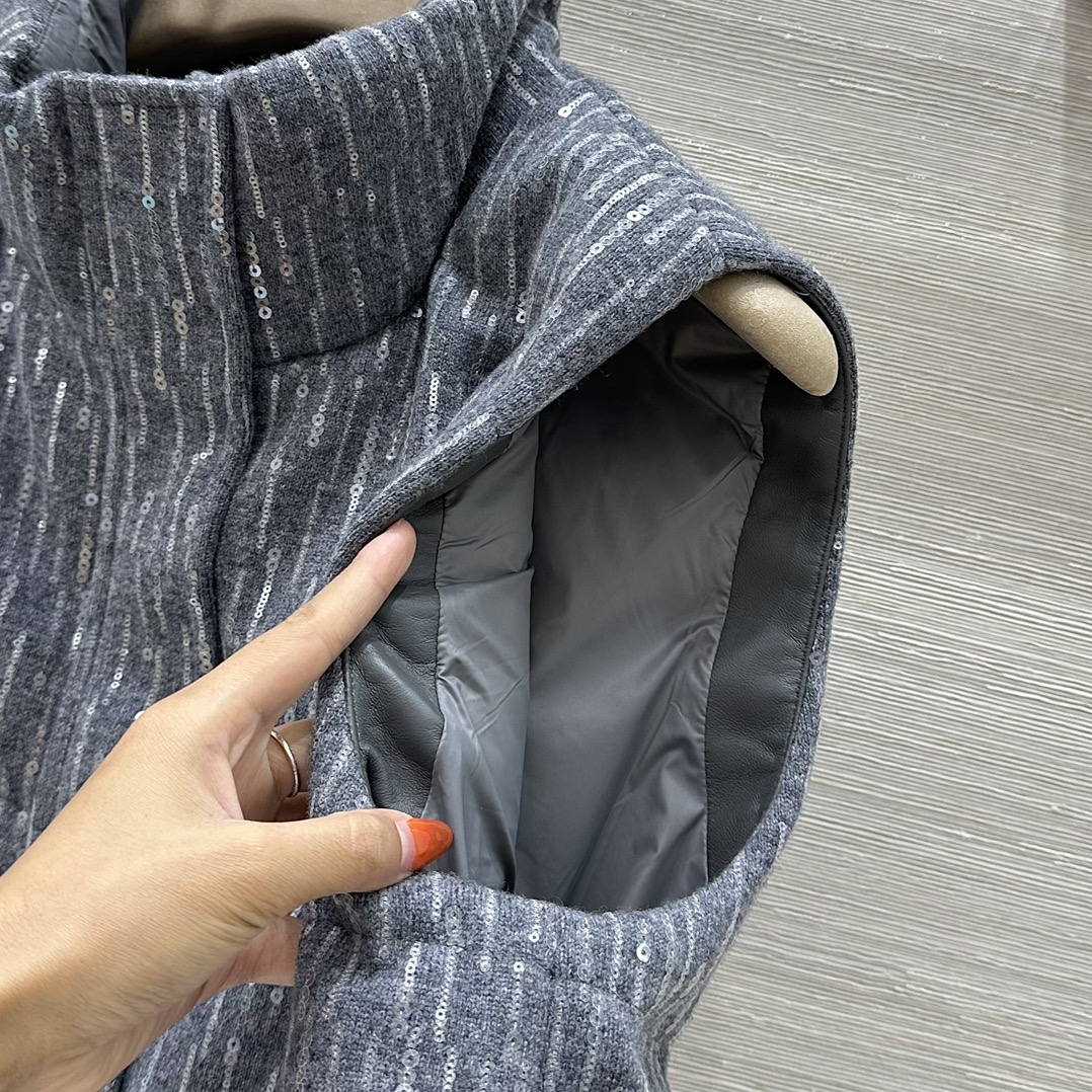 Luxurious Fall/Winter Collection: Velvet Vests with Diamond Yarn Embroidery - 图片 3