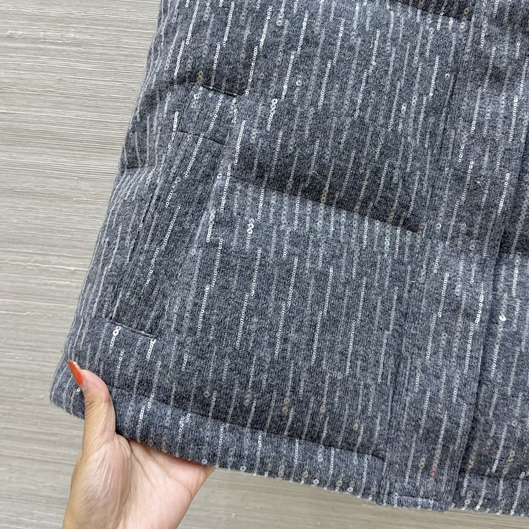 Luxurious Fall/Winter Collection: Velvet Vests with Diamond Yarn Embroidery - 图片 5
