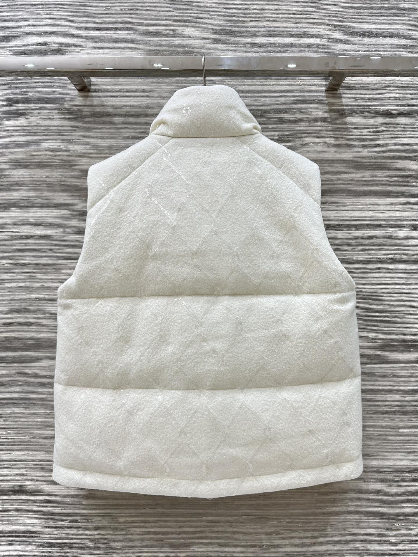 “High-Quality Velvet Vest with Diamond Yarn Embroidery for Fall/Winter 25 Collection” - 图片 9