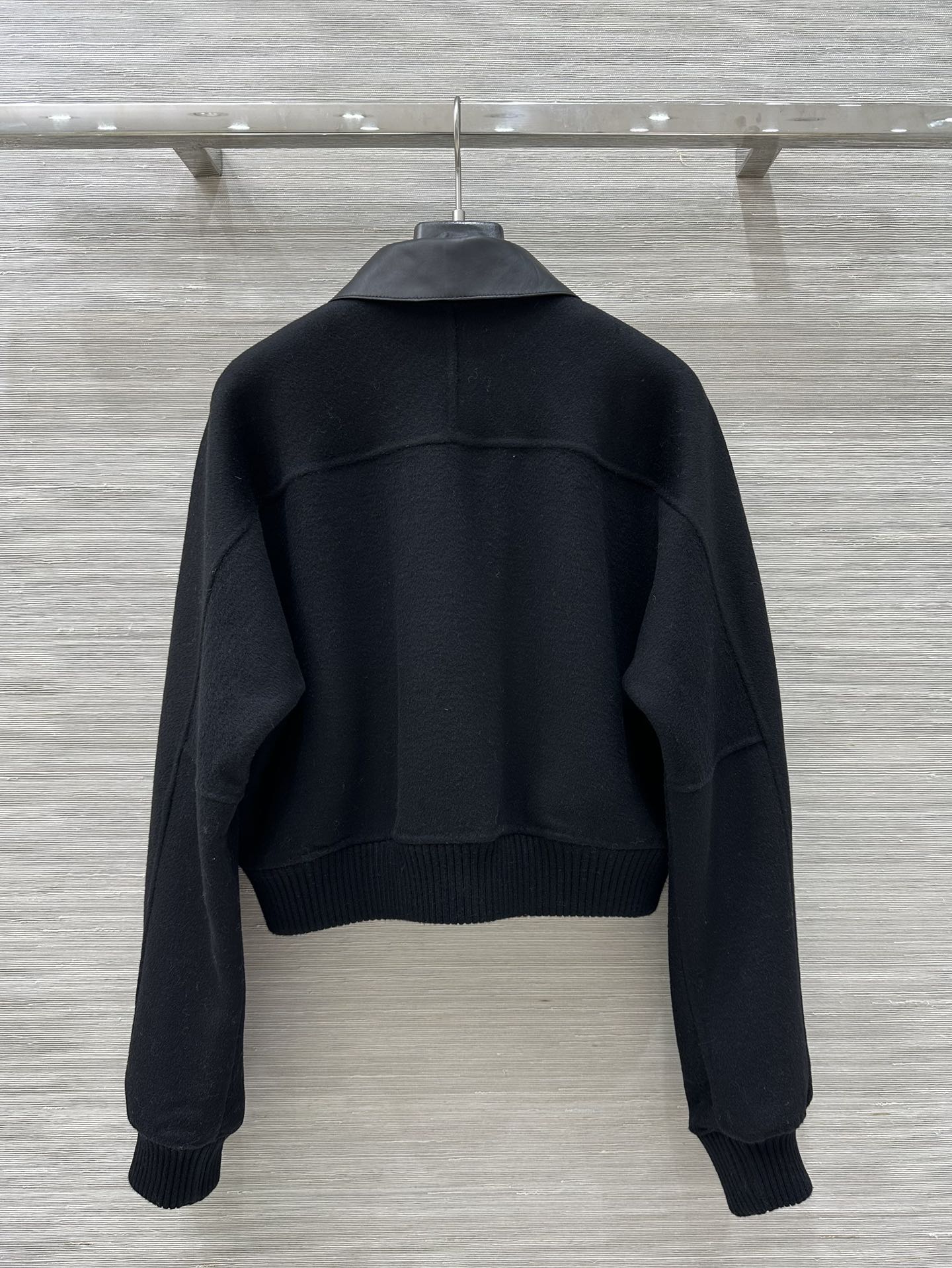 Luxurious Handmade Female Sheep-Skin Nymph Jacket for Autumn and Winter – P1320 Collection - 图片 9