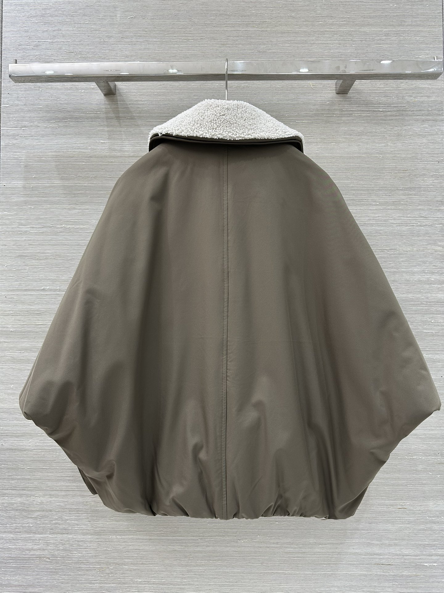 High-End Lamb’s Hairy Cocoon Coat: Luxury Fall Winter Fashion for Women - 图片 9