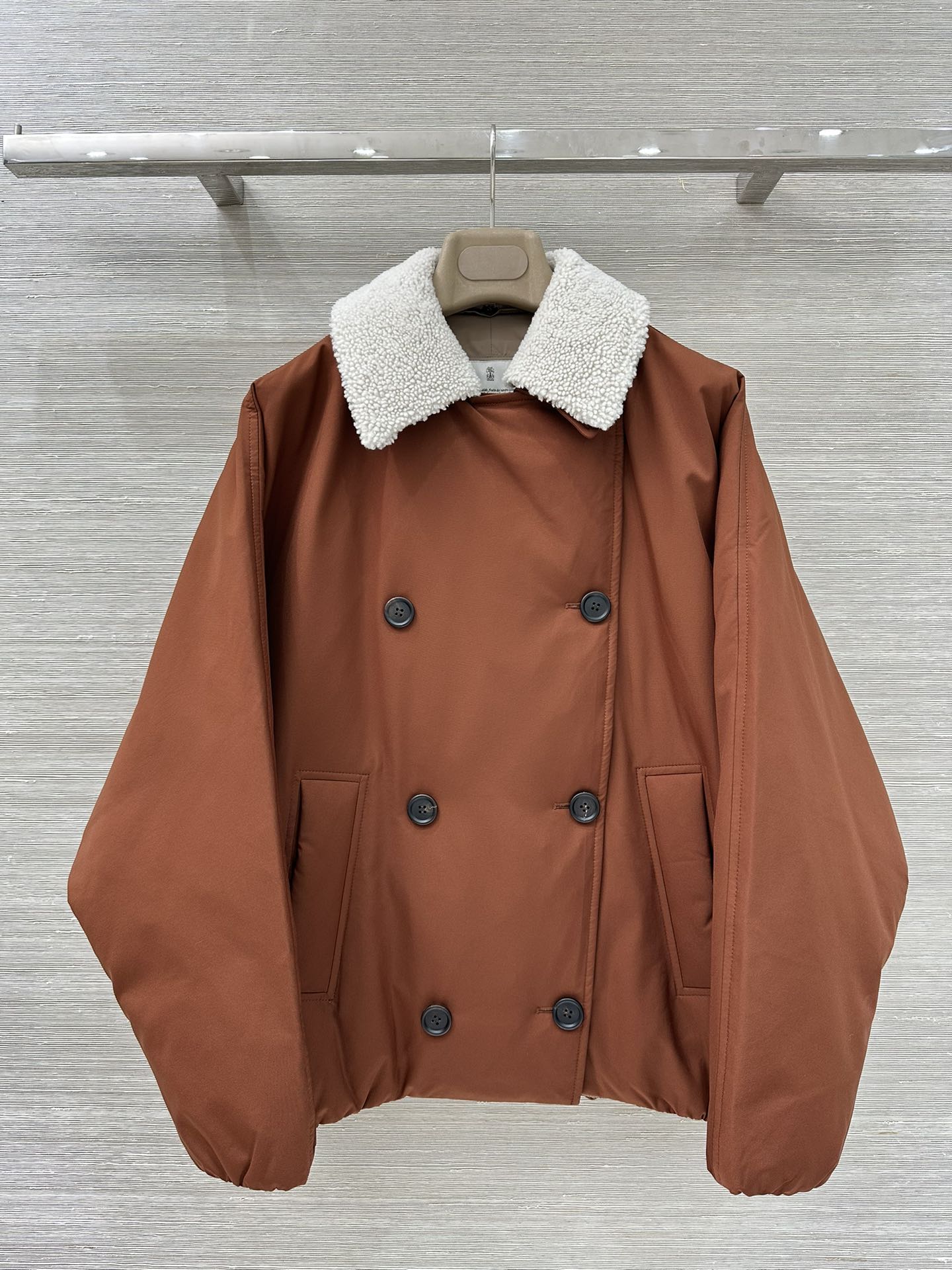 High-End Lamb’s Hair Cocoon Coat: Quality Single-Size Fall/Winter Outfit with Dust Bag – P2448 BC25 New Collection - 图片 1