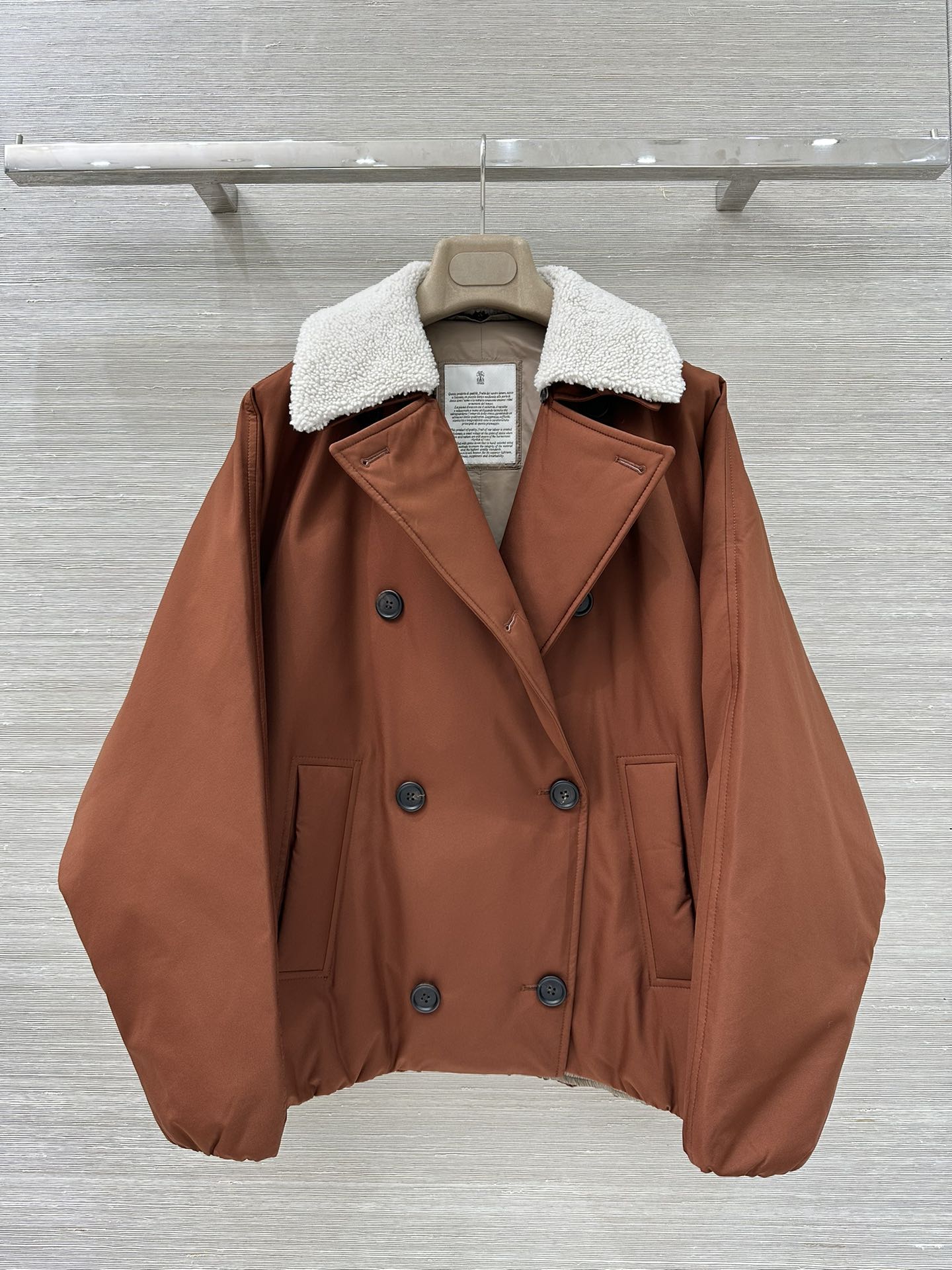 High-End Lamb’s Hair Cocoon Coat: Quality Single-Size Fall/Winter Outfit with Dust Bag – P2448 BC25 New Collection - 图片 2