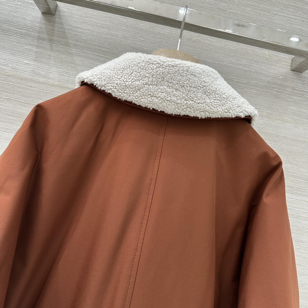 High-End Lamb’s Hair Cocoon Coat: Quality Single-Size Fall/Winter Outfit with Dust Bag – P2448 BC25 New Collection - 图片 9