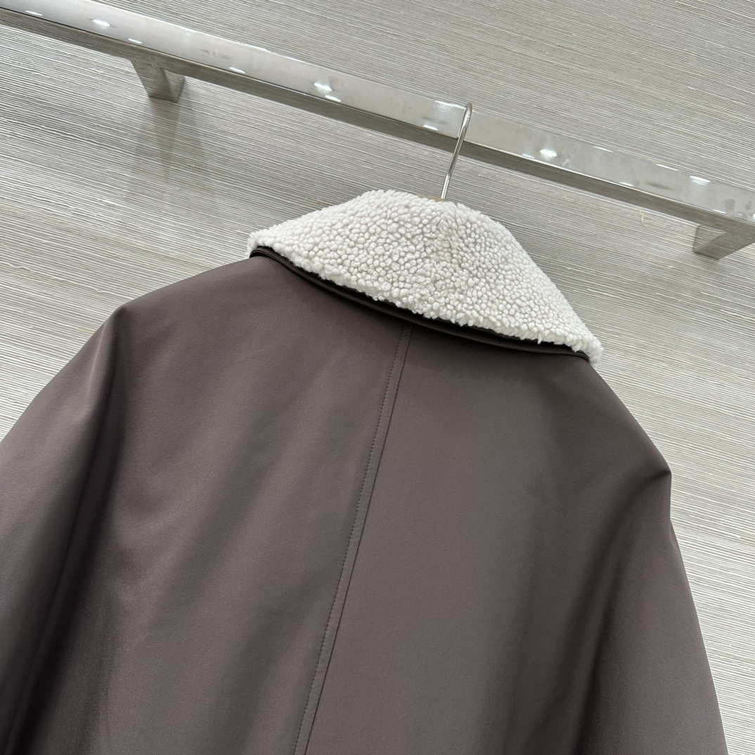 Luxurious Lamb’s Hairy Cocoon Coat: Winter Feather Style with High-End Quality and Elegant Design - 图片 9