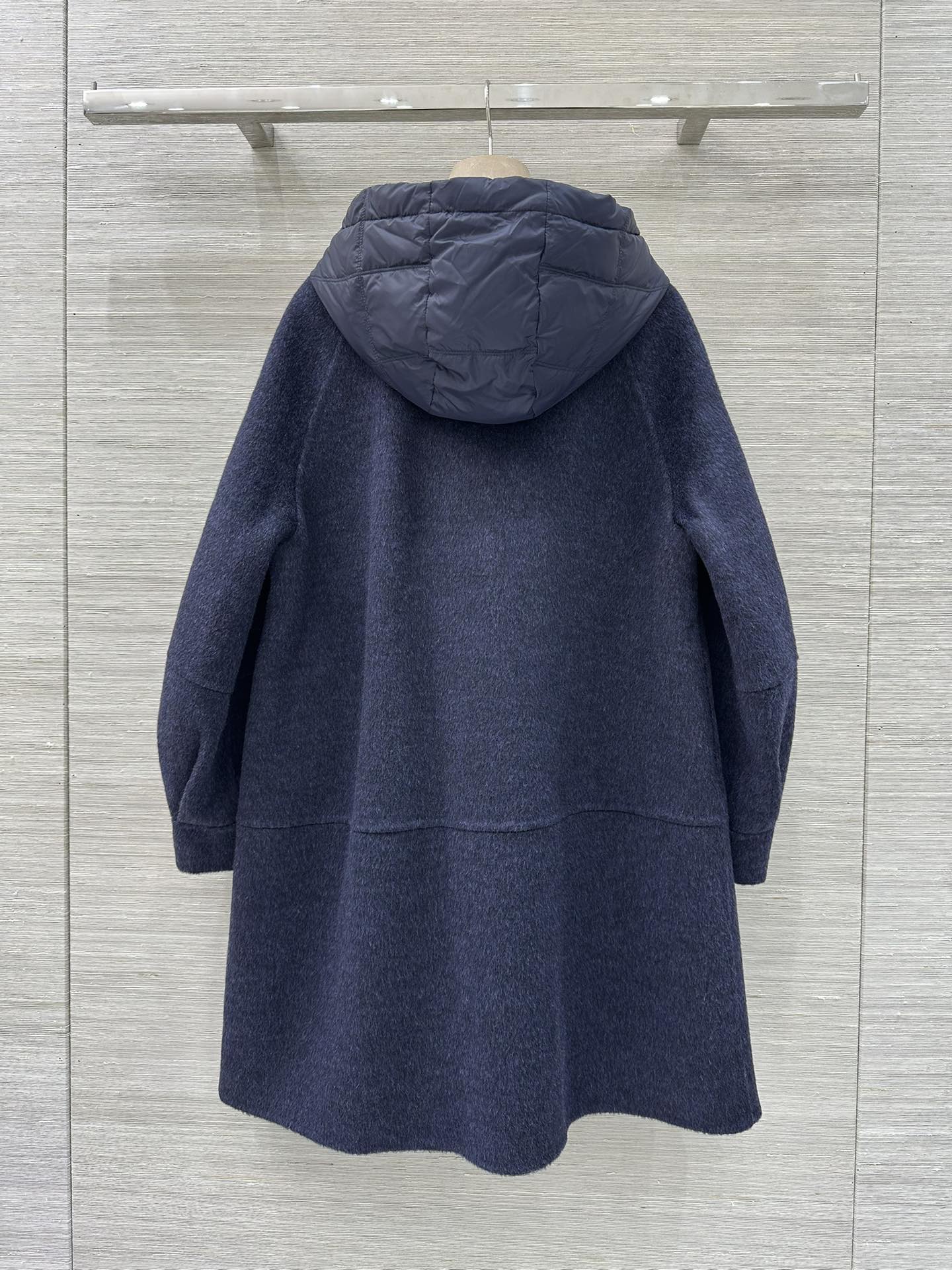 Elegant Wool-Cashmere Blend Coat with Detachable Down Lining and Hood 10 i1757437331 226 4