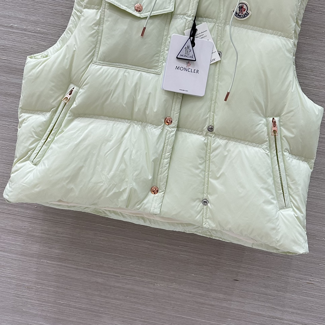 Moncler Women's Mambo Green Quilted Down Vest with Hood 5 i1758878485 5920 8