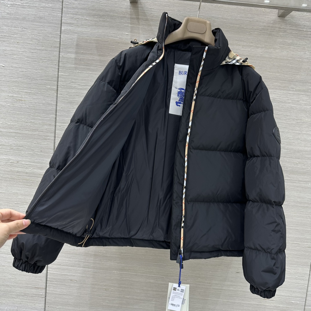 Burberry Detachable Hood Vintage Check Panel Padded Down Jacket 7 i1759073618 5402 5